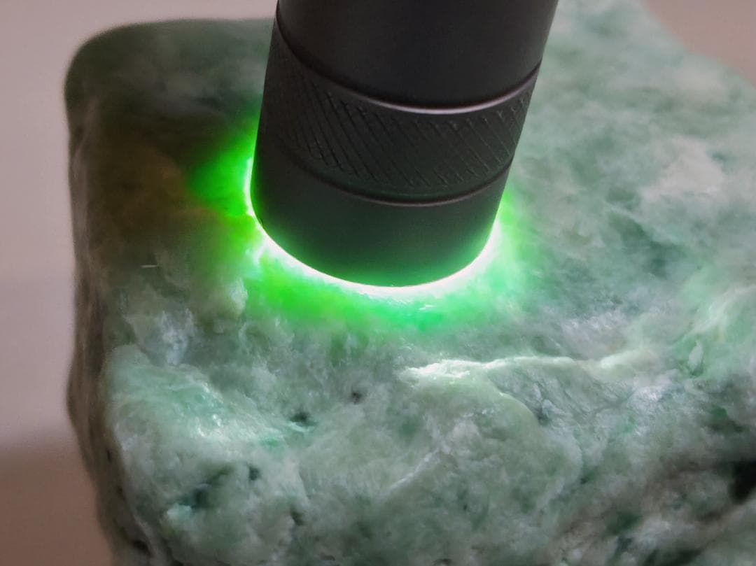 ミント 550g 翡翠 ヒスイ 原石 鑑賞石 自然石 誕生石 鉱物 鉱石 水石