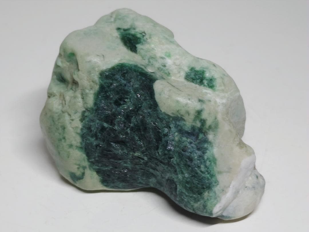 ミント 550g 翡翠 ヒスイ 原石 鑑賞石 自然石 誕生石 鉱物 鉱石 水石