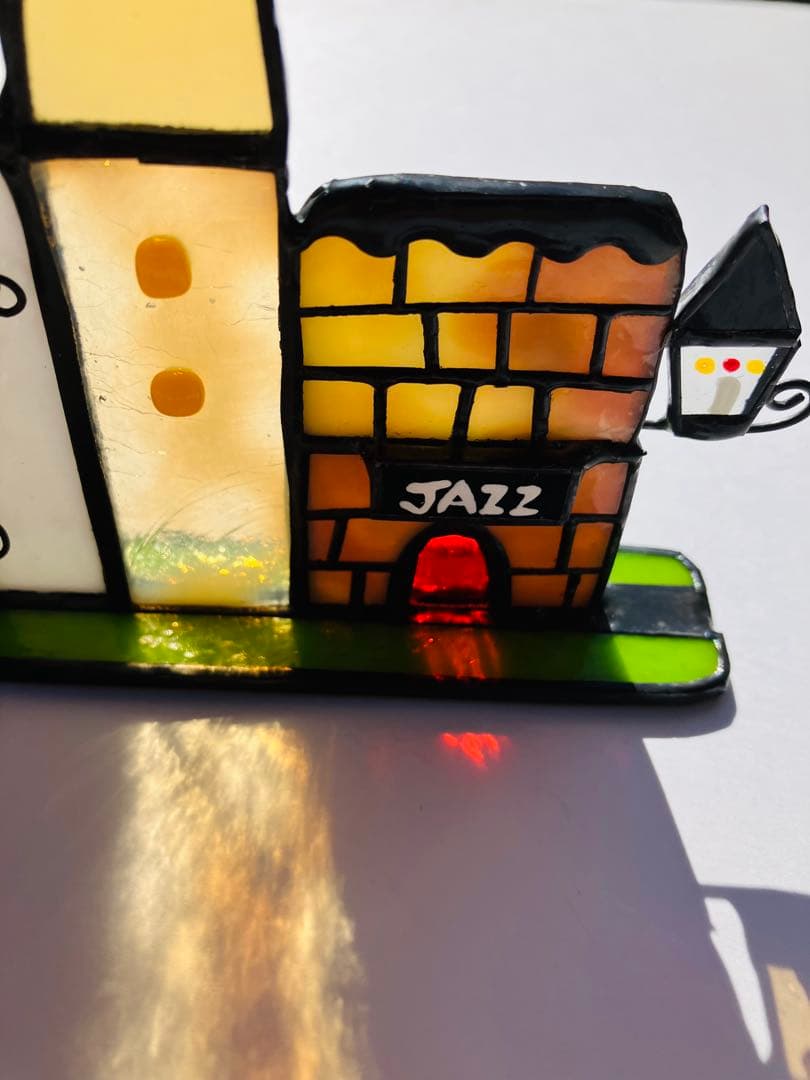 ステンドグラス　ガス燈が並ぶ街並み＆雪の街並み