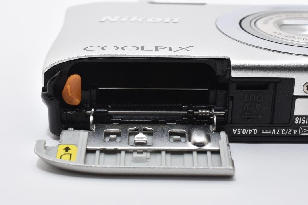 超美品 ニコン COOLPIX A100 コンパクトデジタルカメラ シルバー