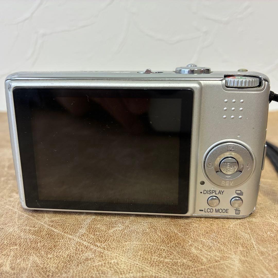 デジタルカメラ　パナソニック　LUMIX DMC-FX01　充電器付　中古品