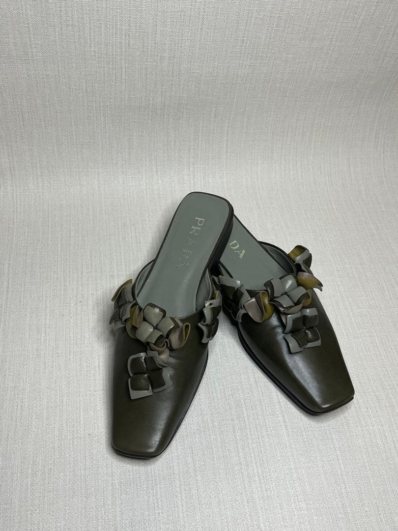 PRADA ダークグリーン スクエアトゥミュール