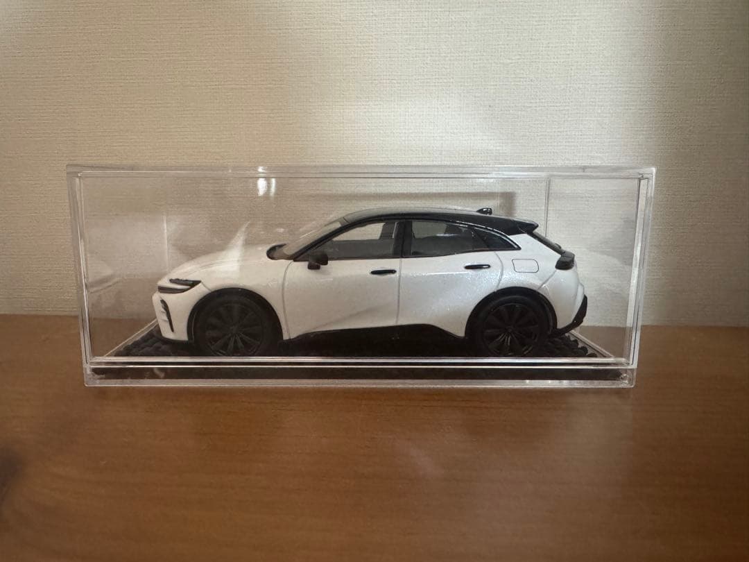 クラウンスポーツ 1/30 ミニカー 白黒 2トーン