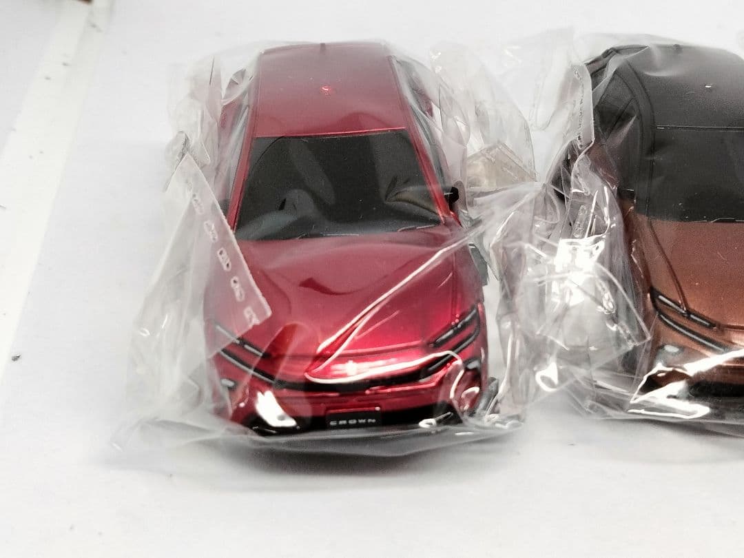 トヨタ　クラウンスポーツ　かぷえぼ　カプセルトイ　ガチャガチャ　カラーサンプル