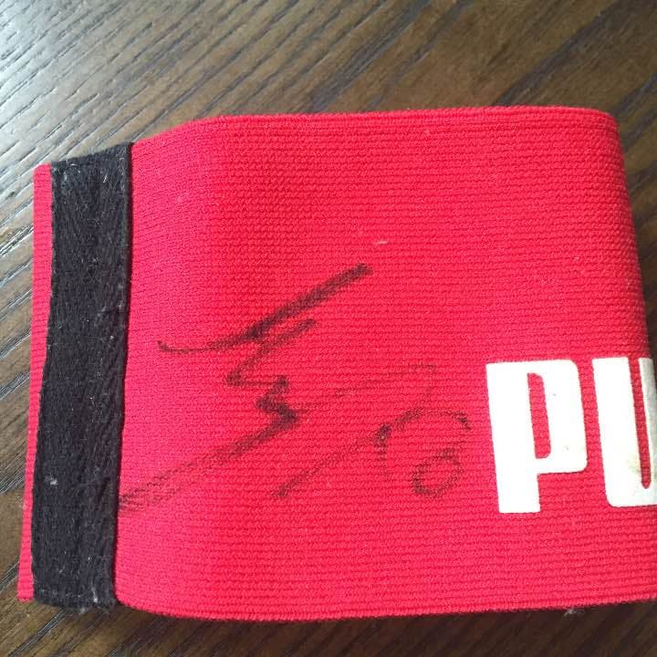 本田圭佑高校時キャプテンマーク 直筆サイン入り