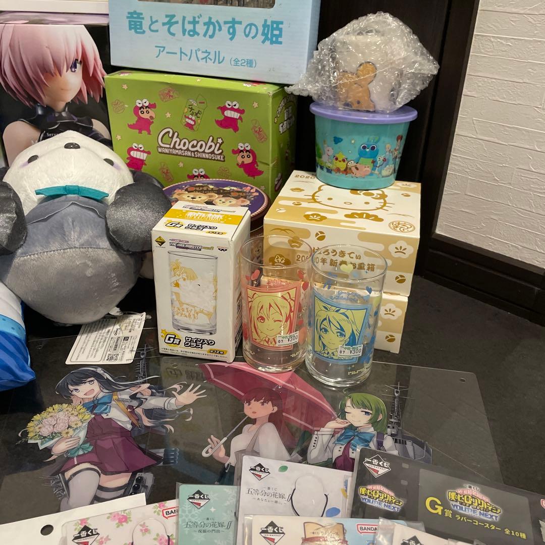 雑貨　アニメグッズ　まとめ売り　300点以上　140サイズ
