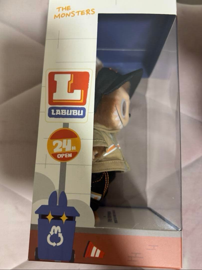 POP MART WACKY MART ぬいぐるみ labubu 店員