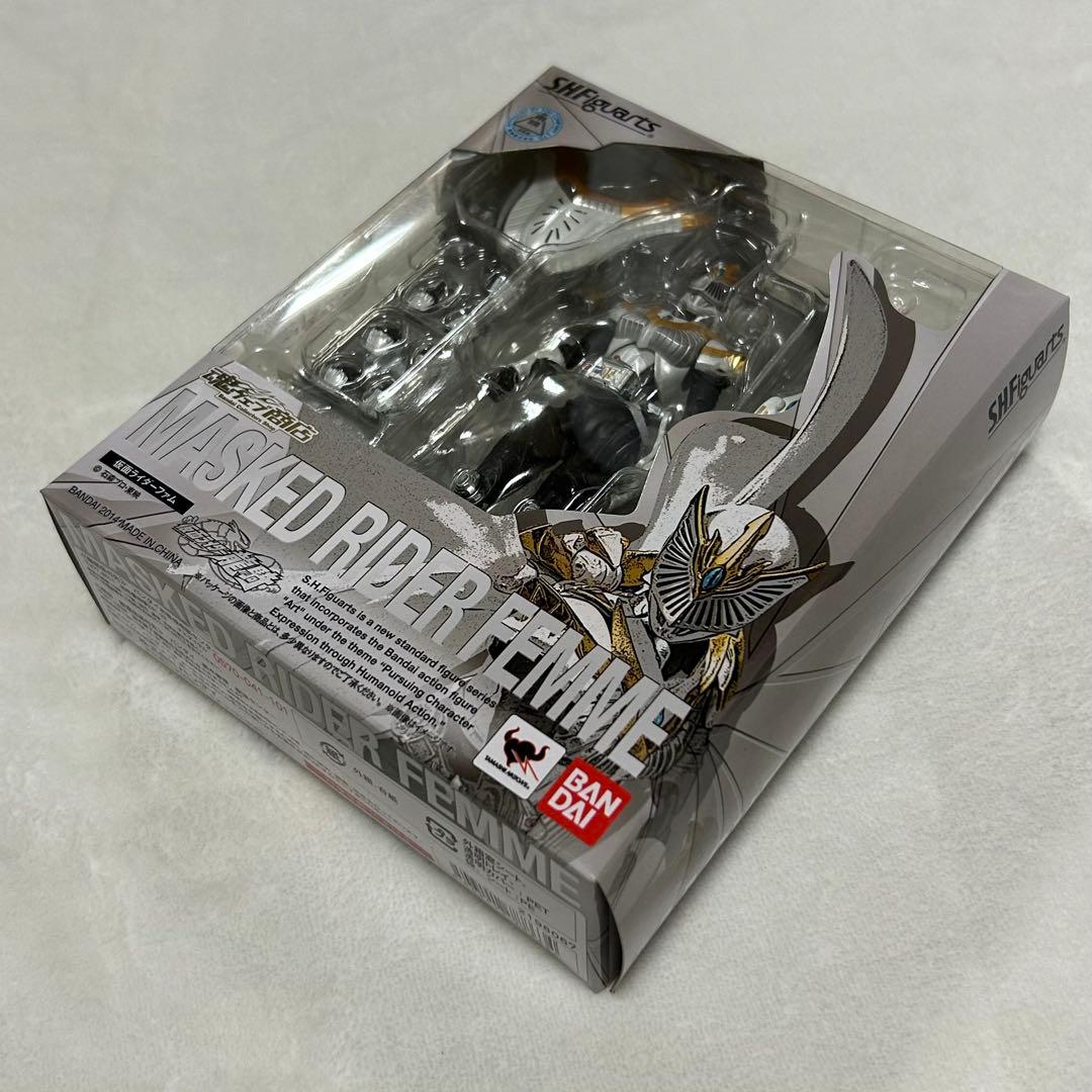 新品未開封　S.H.フィギュアーツ 仮面ライダーファム 龍騎 フィギュア