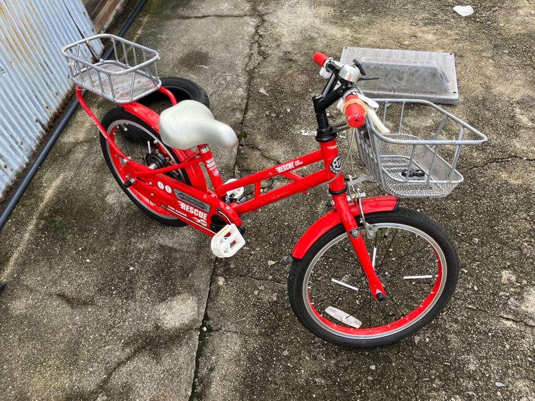 赤い子供用自転車 ジュニアシティバイク