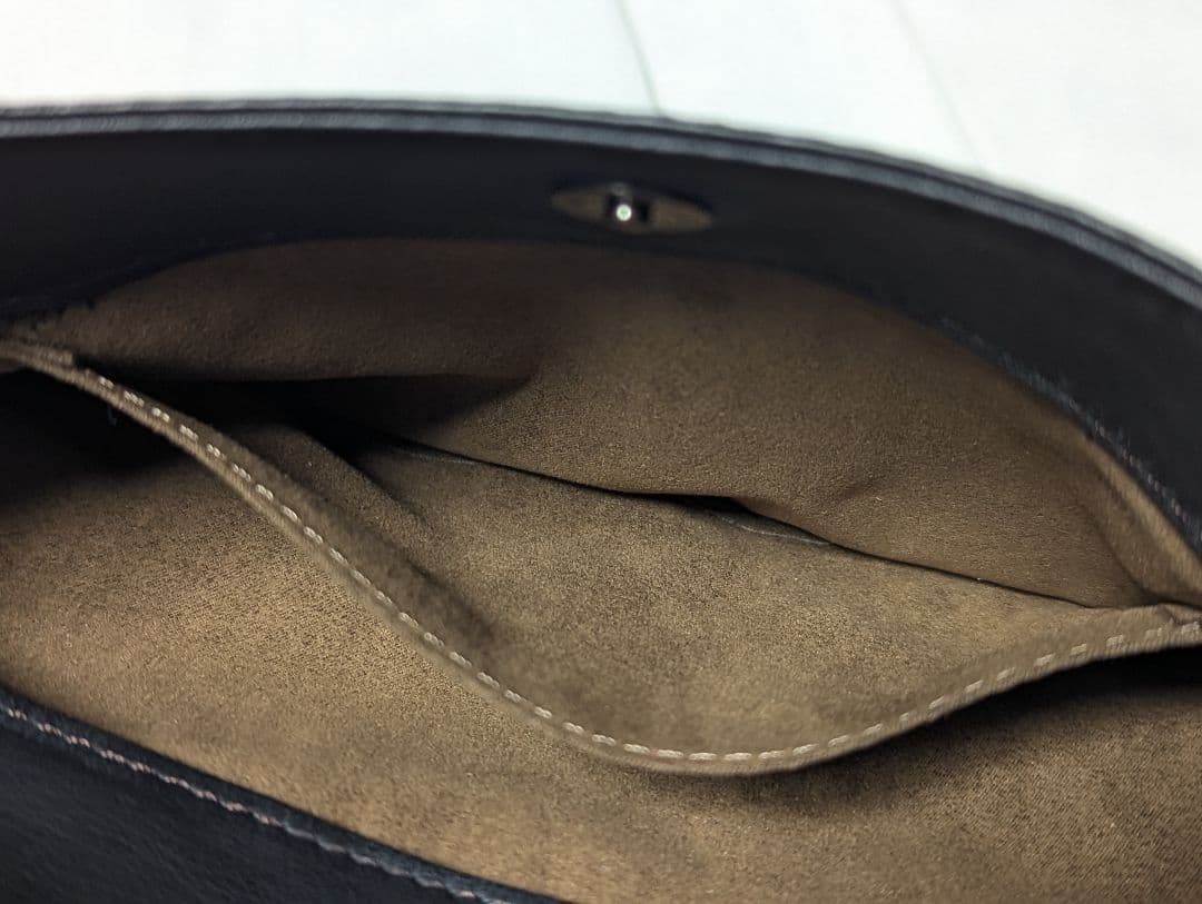 im product　ISSEY MIYAKE ショルダーバック　レザーB739