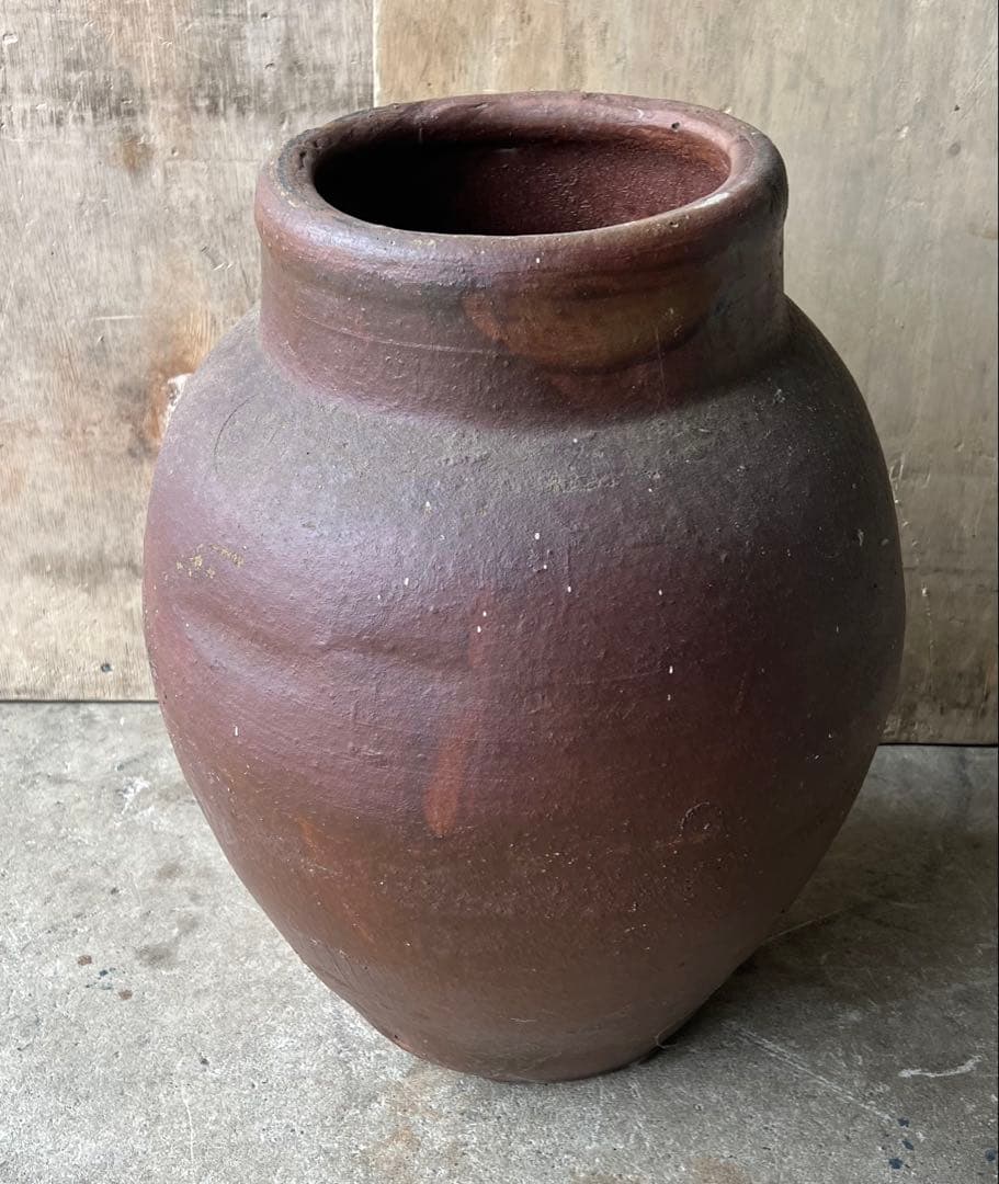 美しい古美蔵から釉薬のプチプチしたかなり雰囲気のある壺