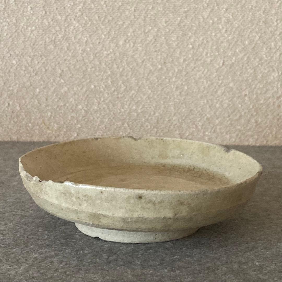 山茶碗　美濃　白瓷　灰釉　古窯　古陶　古美術　埋蔵文化財　発掘　出土　骨董　陶器