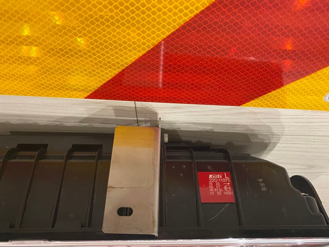 中古 小糸 KOITO 3連LEDテールランプ