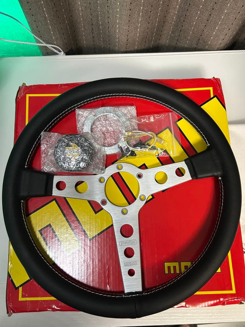 momo ステアリング 本体 銀 35π 新品未使用