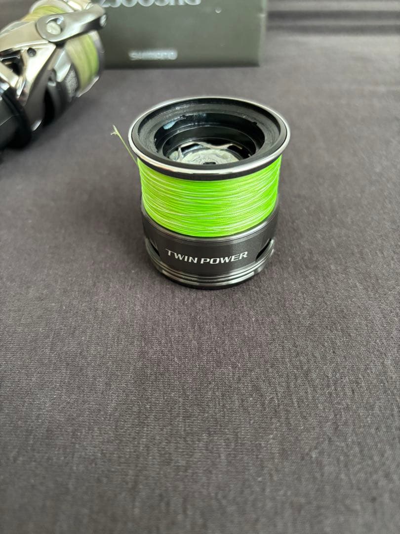 24ツインパワー 2500SHG 替えスプール.パワーハンドルノブ付