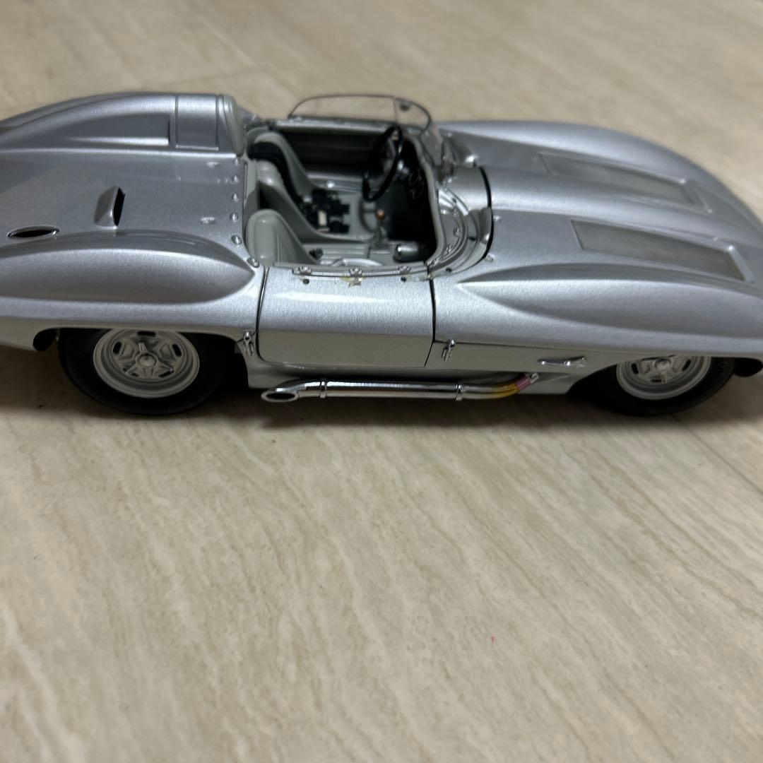 AUTOart 1/18スケール、1959 シボレー・コルベット・スティングレイ