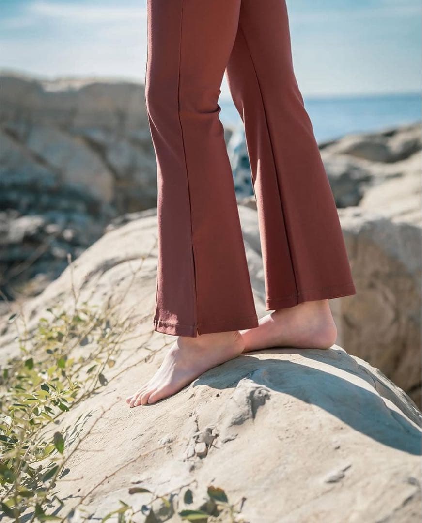 新品タグ付　【SUKALA】 スリットフィットレギンス Ｌサイズ