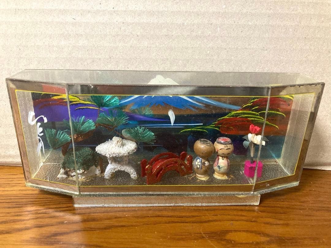 70年代 ビンテージ 庭園 富士山 灯篭 松 赤い橋 牡丹 カップル 夫婦 置物