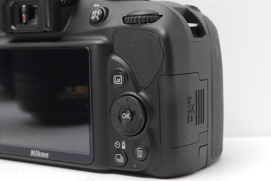 【使用感少なめで新品級ショット数】Nikon D3300　スマホ転送　動画OK