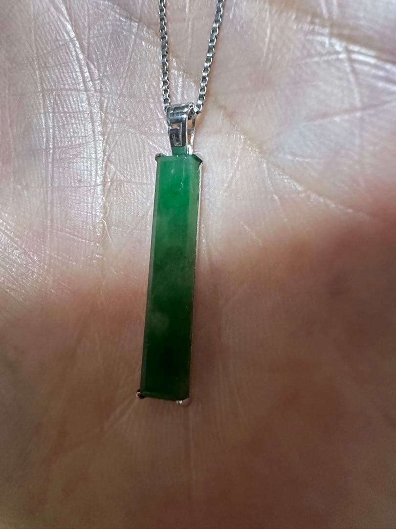 A U750. ホワイト18￼K金ジェダイト翡翠緑色 長方形 ペンダント
