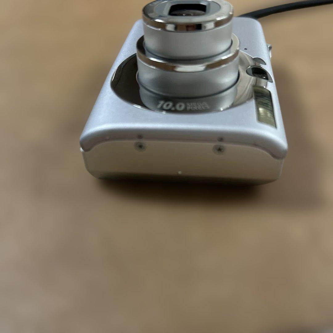 Canon IXY Digital 10.0メガピクセル 本体と充電器付き