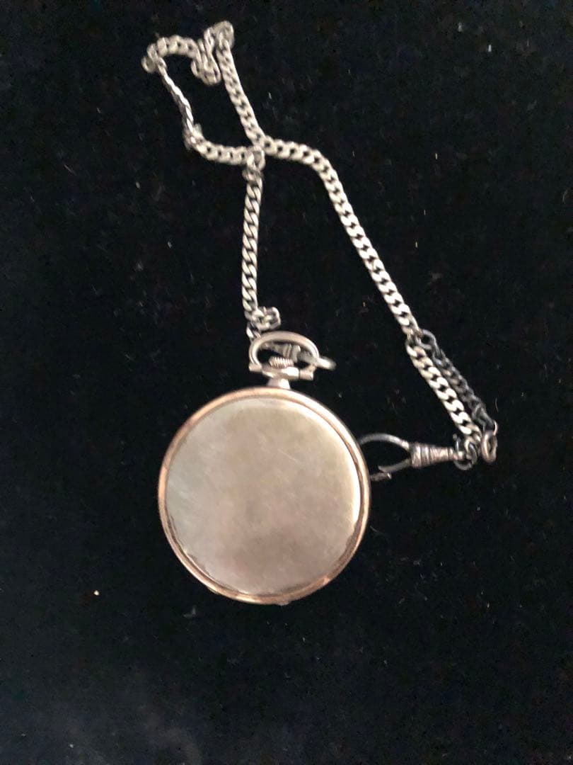 TAVANNES 社の懐中時計(銀の鎖付き)