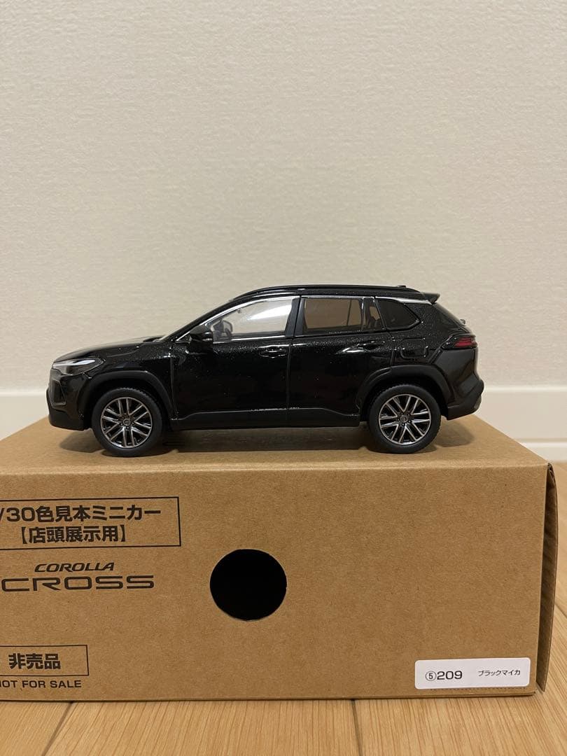 【値下げ⭕️】 1/30 新型カローラクロス ミニカー ブラックマイカ
