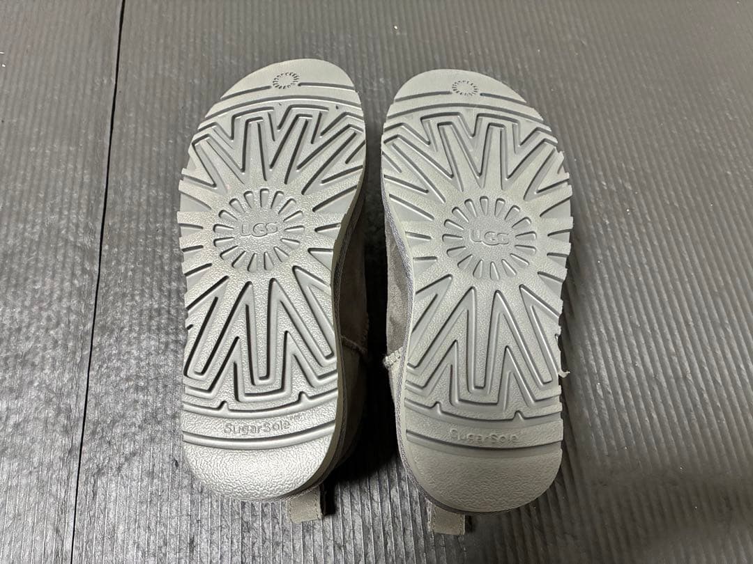 【新品•未使用】【最終値下げ】【早い者勝ち】UGG グレー ムートンブーツ