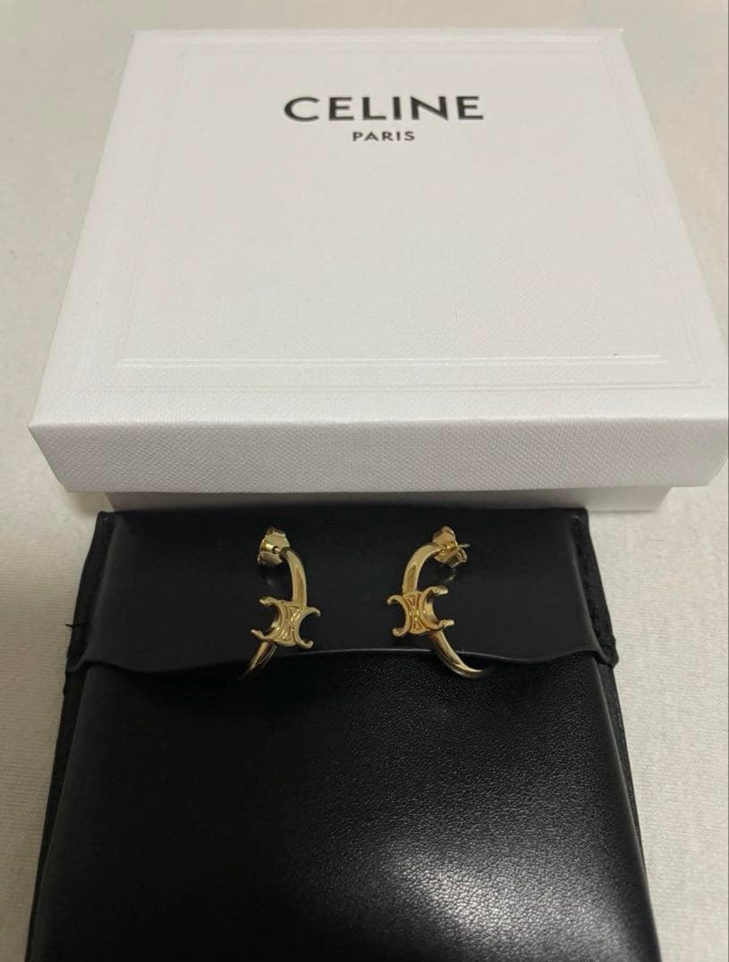 セリーヌ　アシンメトリックフープピアス / ゴールドフィニッシュブラス