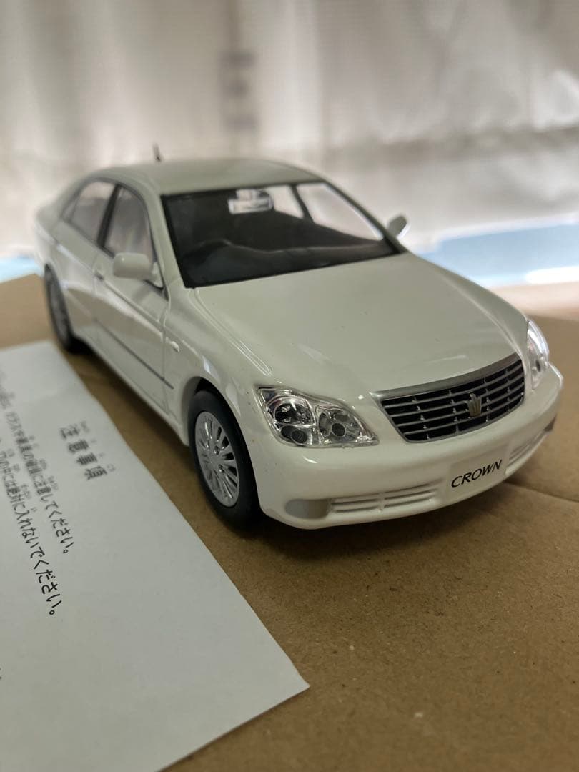 非売品　希少箱付き ZERO CROWN (前期型) ホワイト 1/30ミニカー