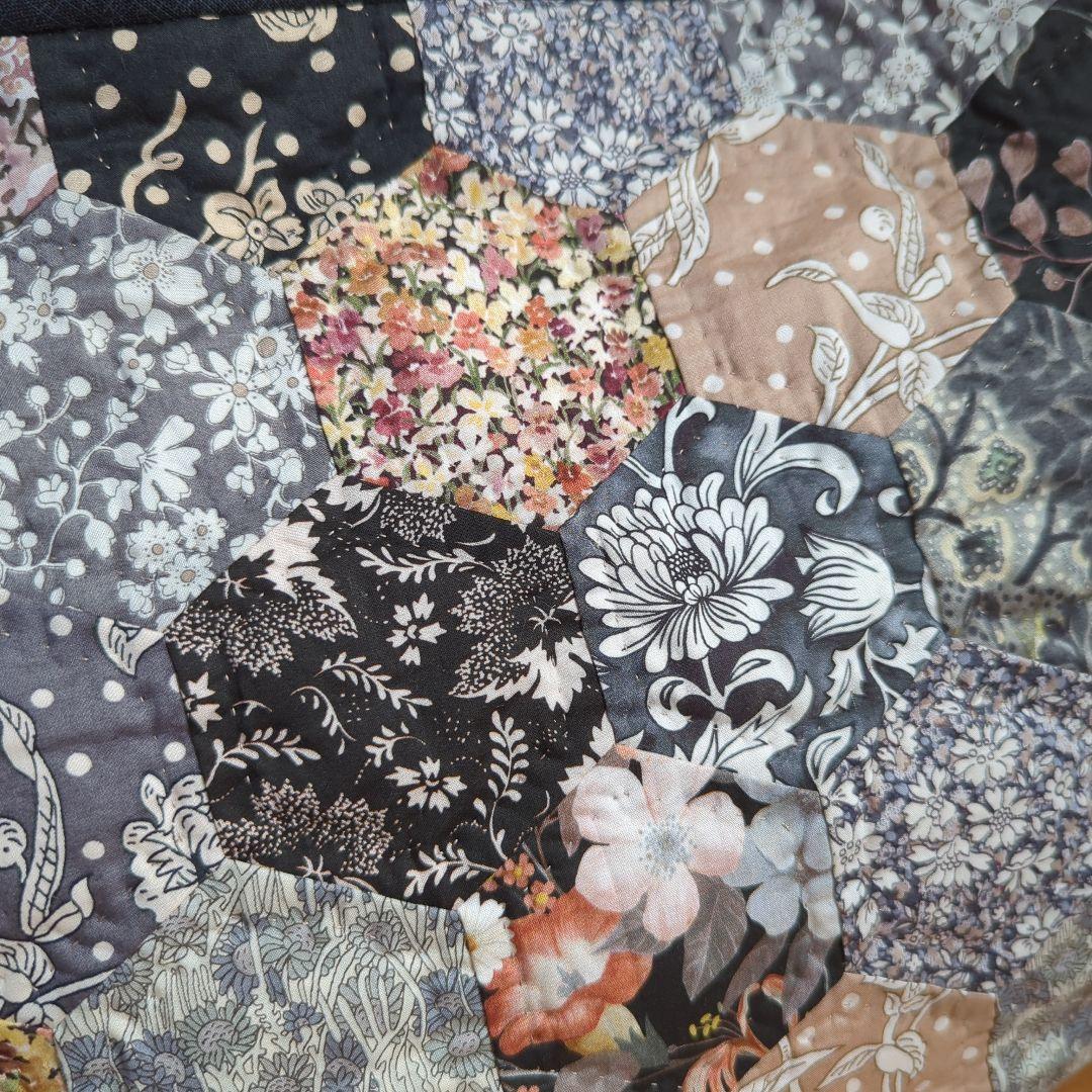 ✿リバティ✕パッチワーク✿　カテドラルウィンドウのハーフムーンバック　〈ピンク〉