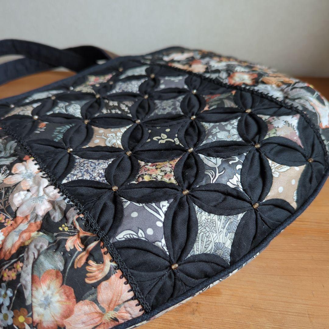 ✿リバティ✕パッチワーク✿　カテドラルウィンドウのハーフムーンバック　〈ピンク〉