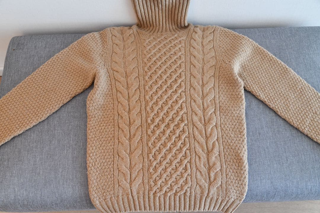 ドルモア ラムズウール タートルネック プルオーバーニット サイズ42 ベージュ