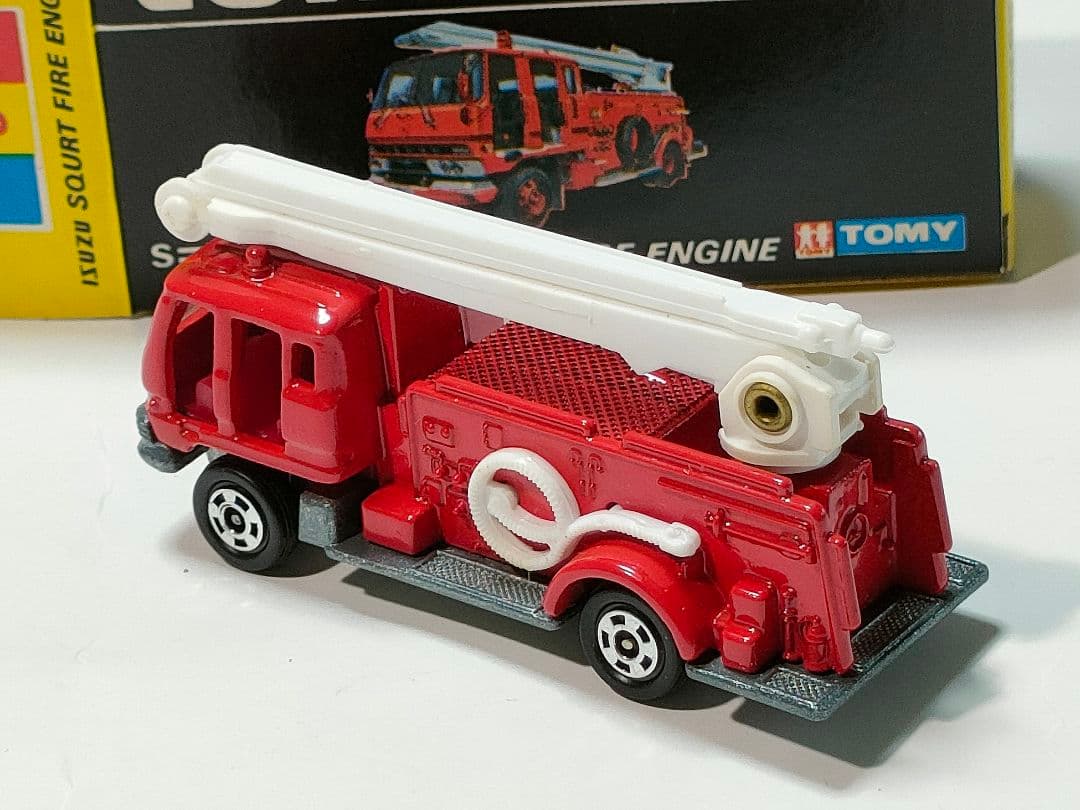 黒箱トミカ 3　イスズ　スクアート消防車　美品　日本製　デッドストック