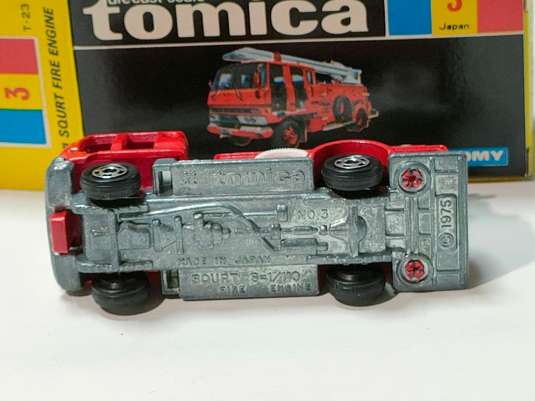 黒箱トミカ 3　イスズ　スクアート消防車　美品　日本製　デッドストック