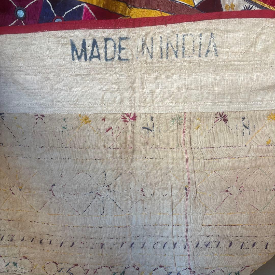 インドアンティークミラーワーク刺繍タペストリー