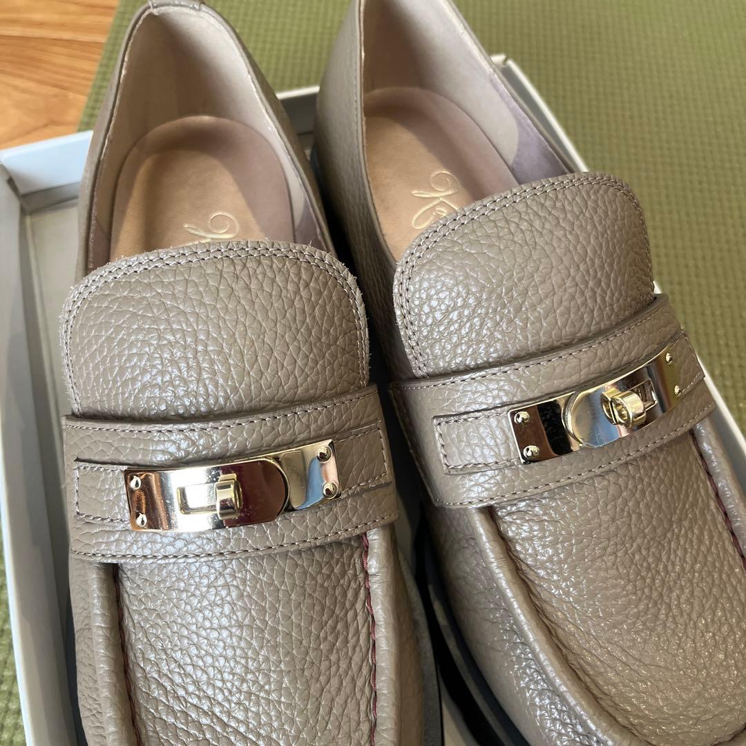 銀座かねまつ ベージュ レザー ローファー