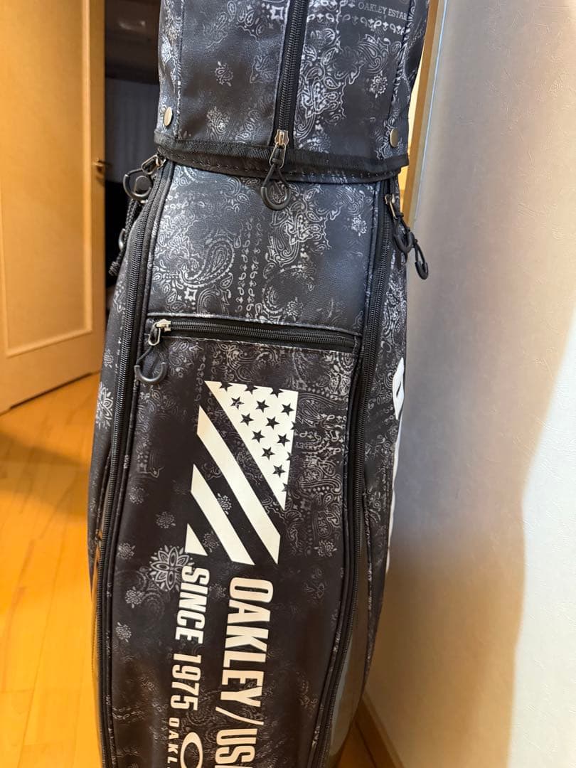OAKLEY ペイズリー柄キャディバッグ