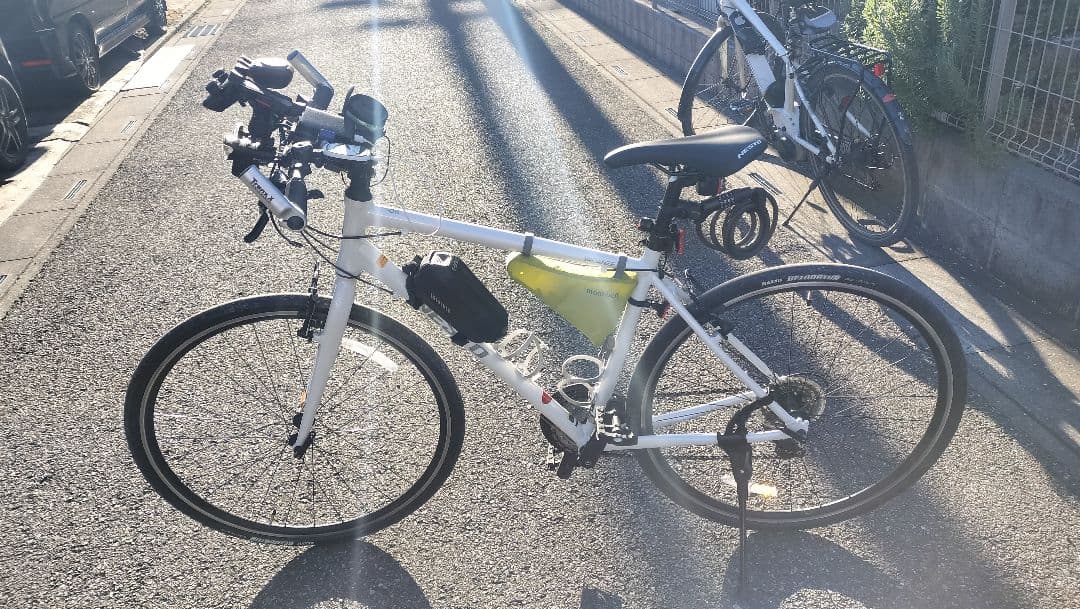 NESTOスポーツバイク ホワイト DETONATORタイヤ700✖32c