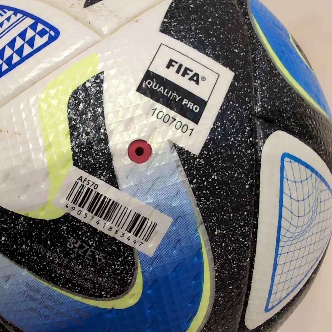 adidas サッカーボール 公式サイズ ホワイト/ブルー/ブラック　５号