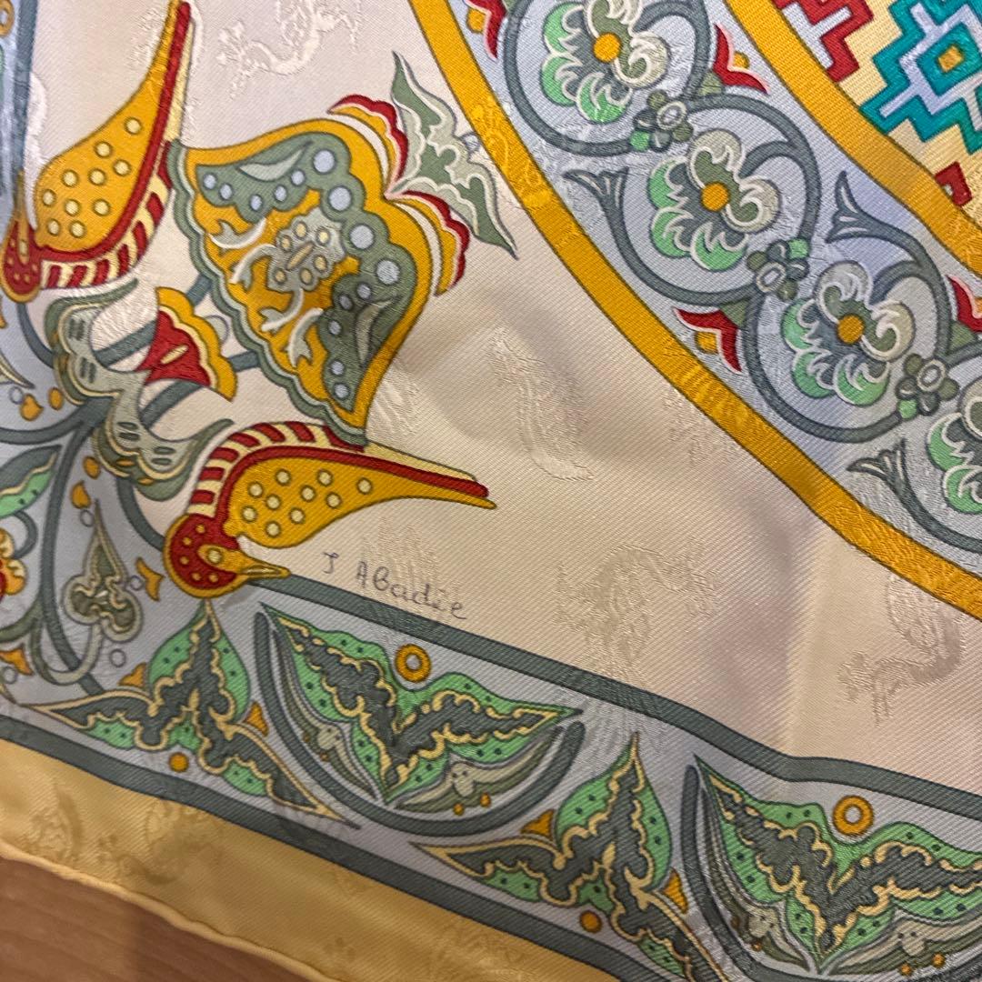 HERMES 装飾的なパターン カレ90 スカーフ