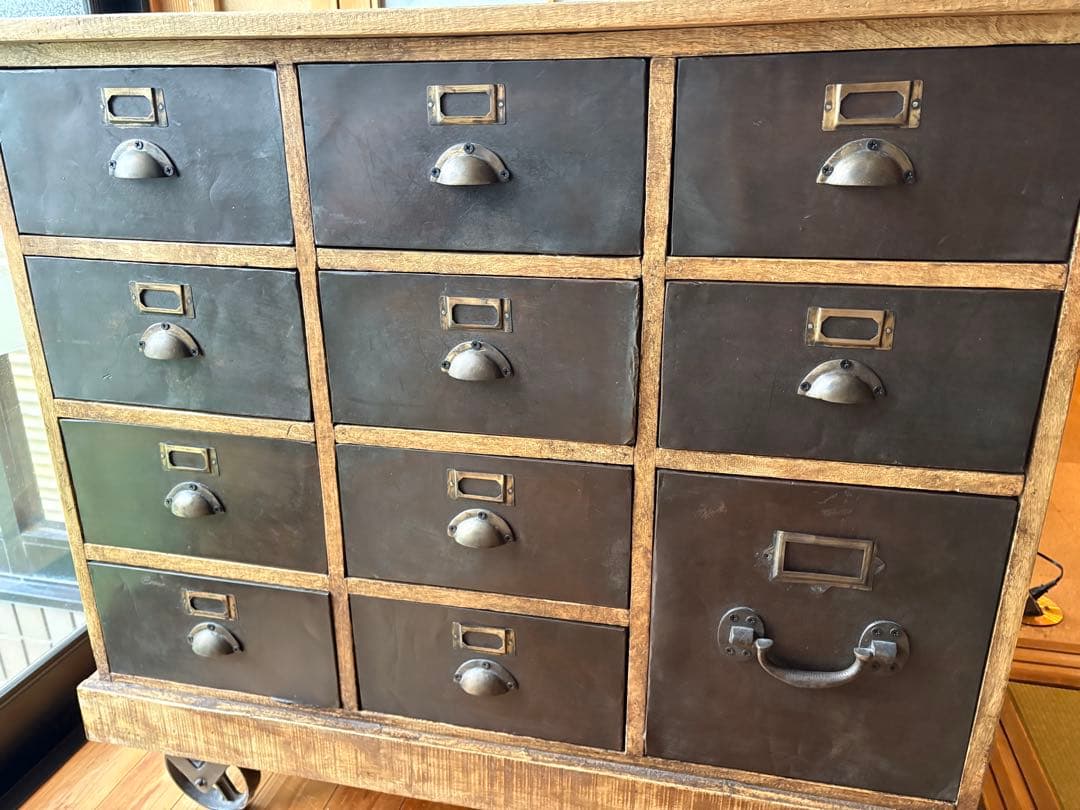 ビンテージ風木製キャビネット 11引き出し