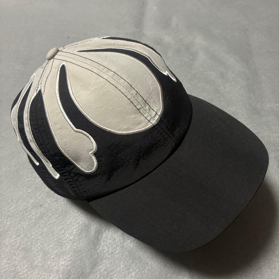 帽子 signature element ALIEN CAP