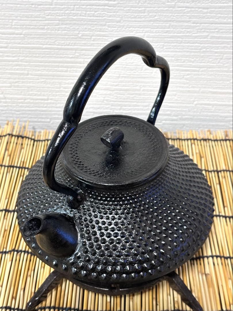 未使用品　南部伝統工芸士 及川寛治作　１５型　大アラレ　南部鉄瓶　南部鉄器　鉄瓶