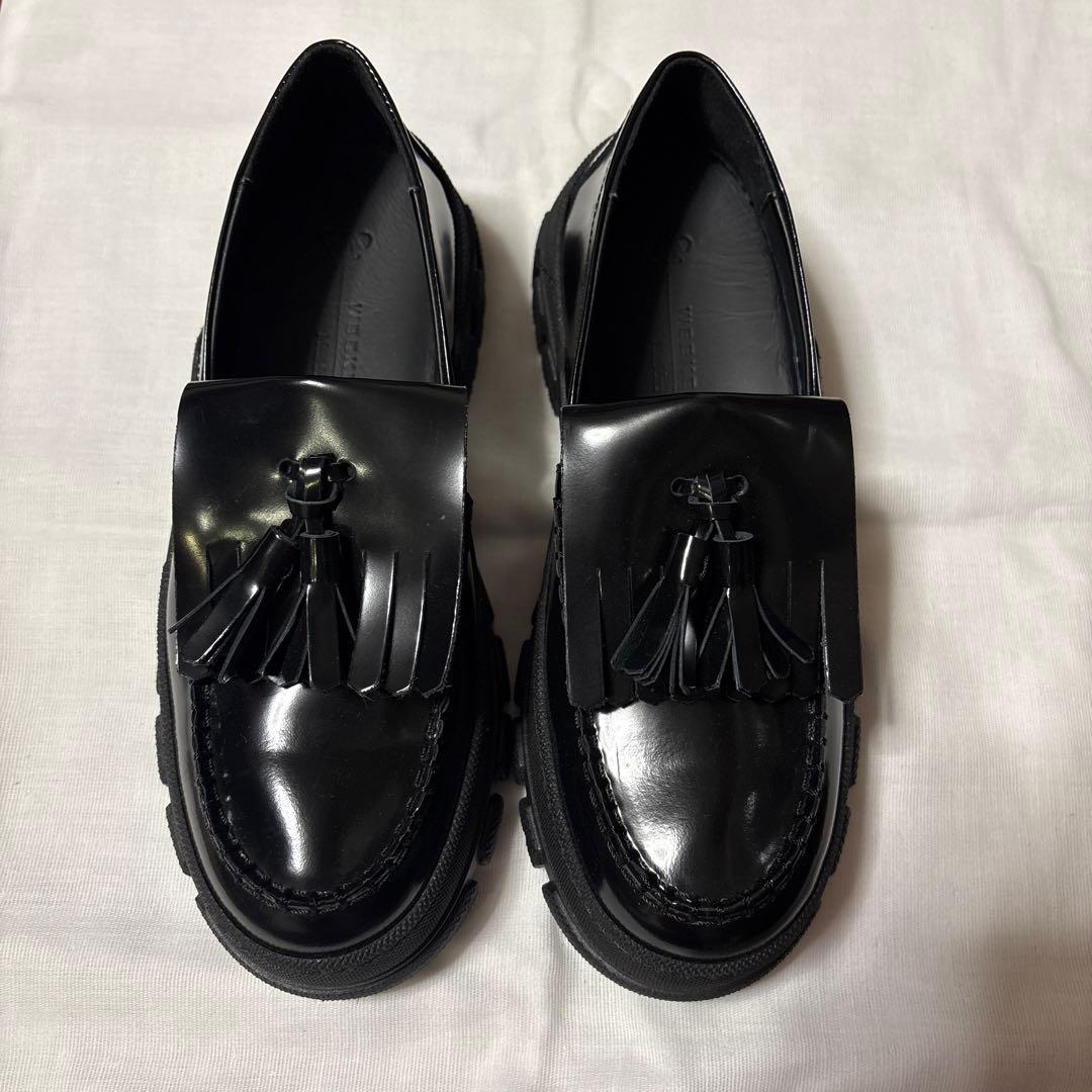 Max Mara Weekend ブラック タッセル付きローファー