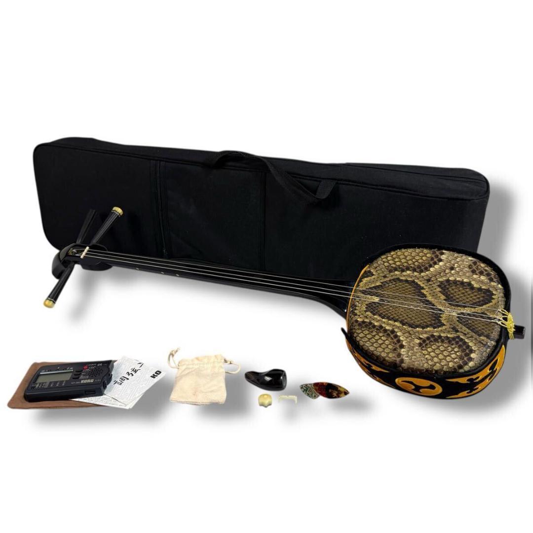 【美品】三線 沖縄三線 本蛇皮 張り本皮 全長約80cm ソフトケース付き