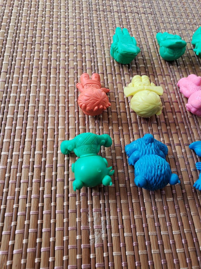 あさりちゃん消しゴム　ガシャポン　キャラクター　アラレちゃん　キン消し