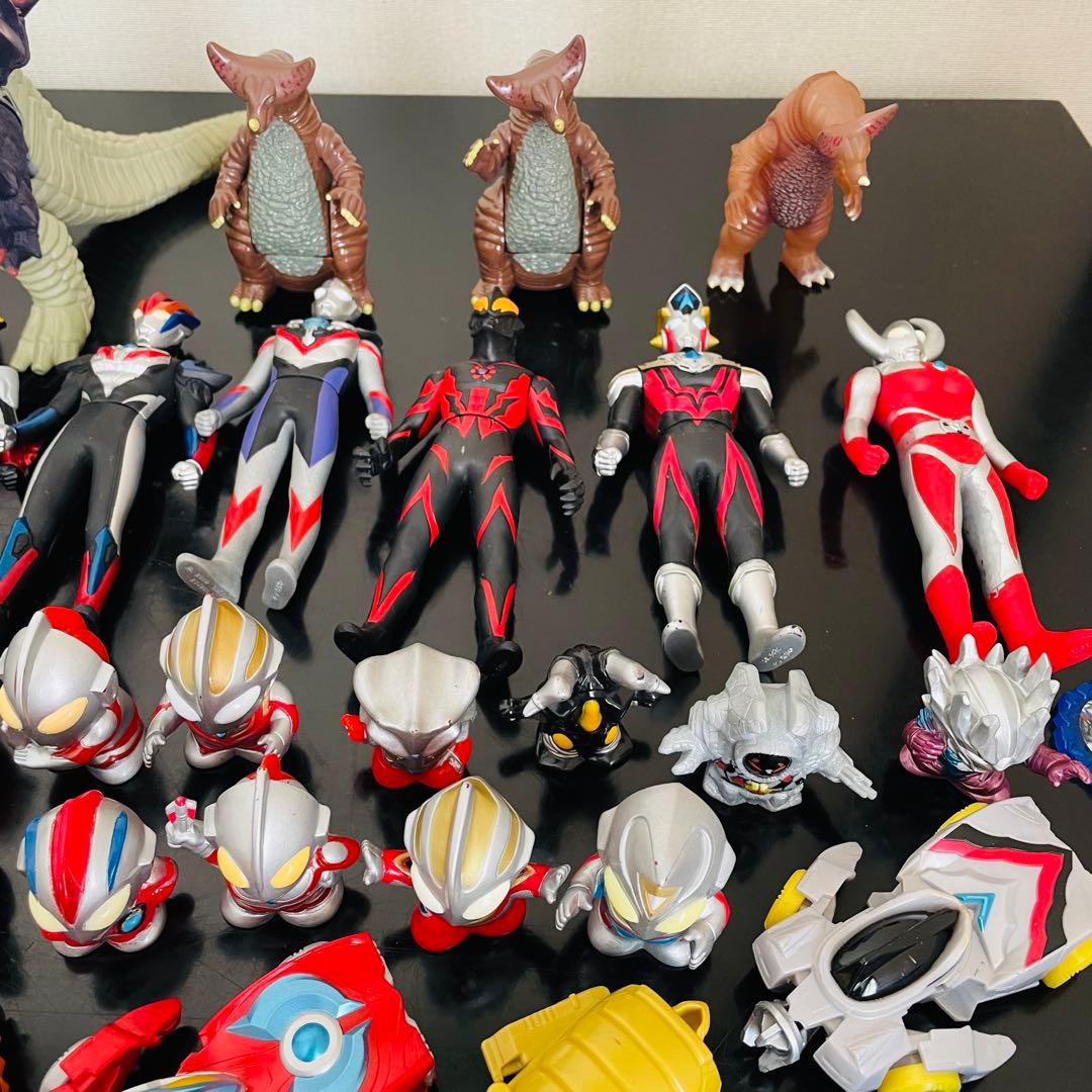 55個　ウルトラマン　フィギュア　怪獣　シール　ソフビ　まとめ売り