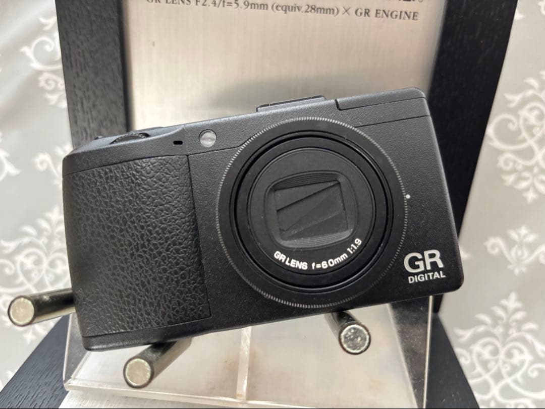 RICOH GR DIGITAL III 純正本革ケースと予備バッテリー付き
