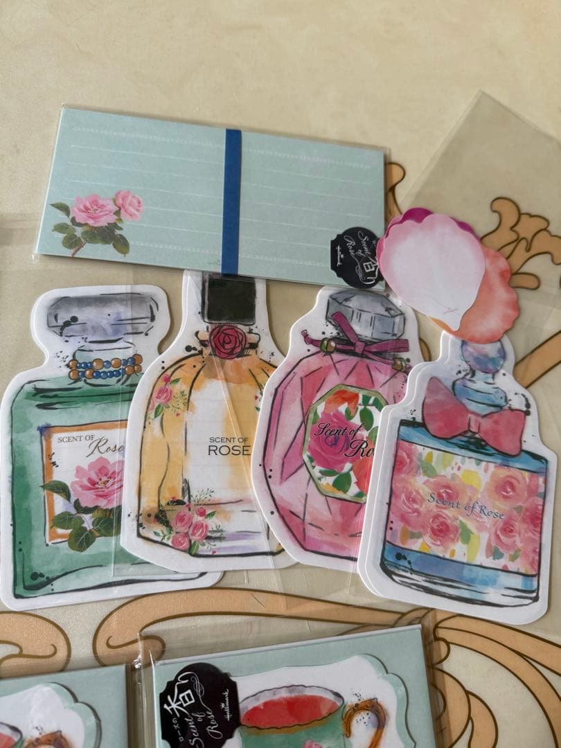 ホールマーク　香り　パフューム　香水瓶　紅茶　メモ　ダイカットメモ